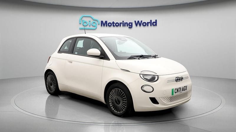 Used 2021 Fiat 500e Passion Hatchback | £11,304 (Fair price) - Image 1/4