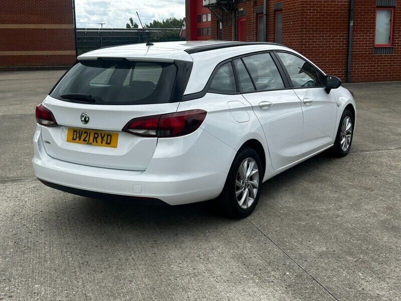 Used Vauxhall Astra 105 HP (77 kW) 2021 White Estate