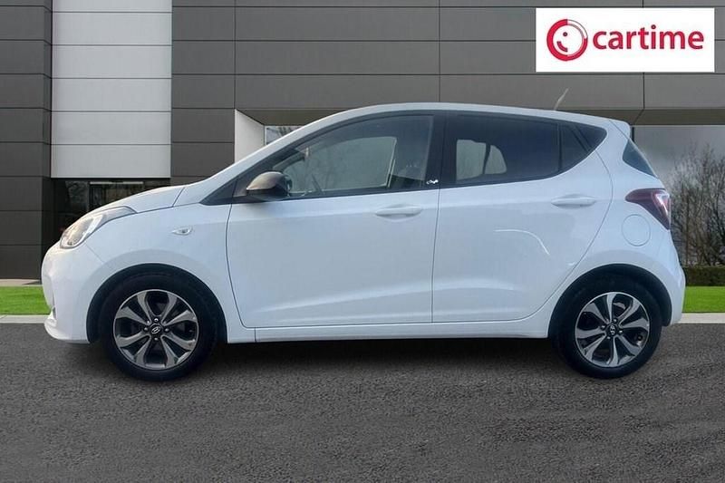 Used Hyundai i10 67 HP (49 kW) 2019 White Hatchback