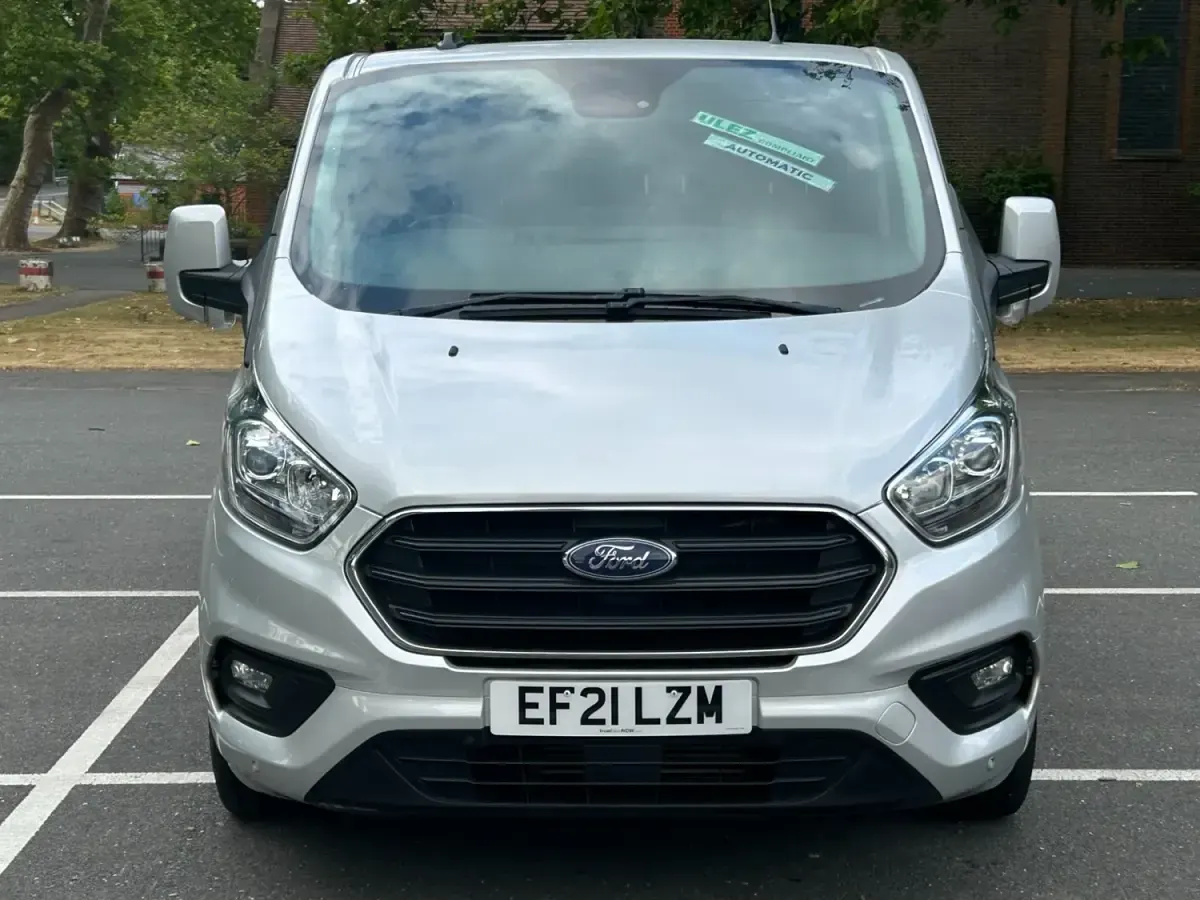 Używany Ford Transit Custom Limited 130 KM (95 kW) 2021 Srebrny Kombi