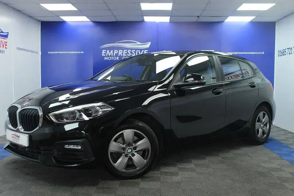 Used BMW 118 Comfort Edition 140 HP (102 kW) 2019 Black Hatchback