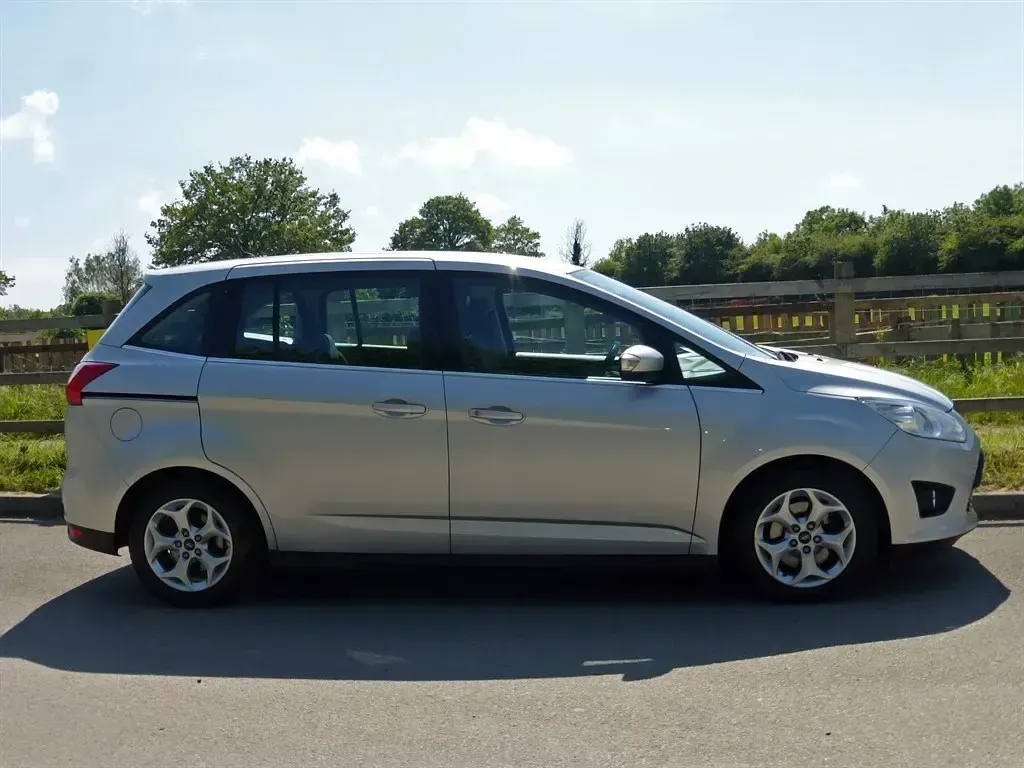 Used Ford Grand C-Max Zetec 2015 Ice silver metallic MPV
