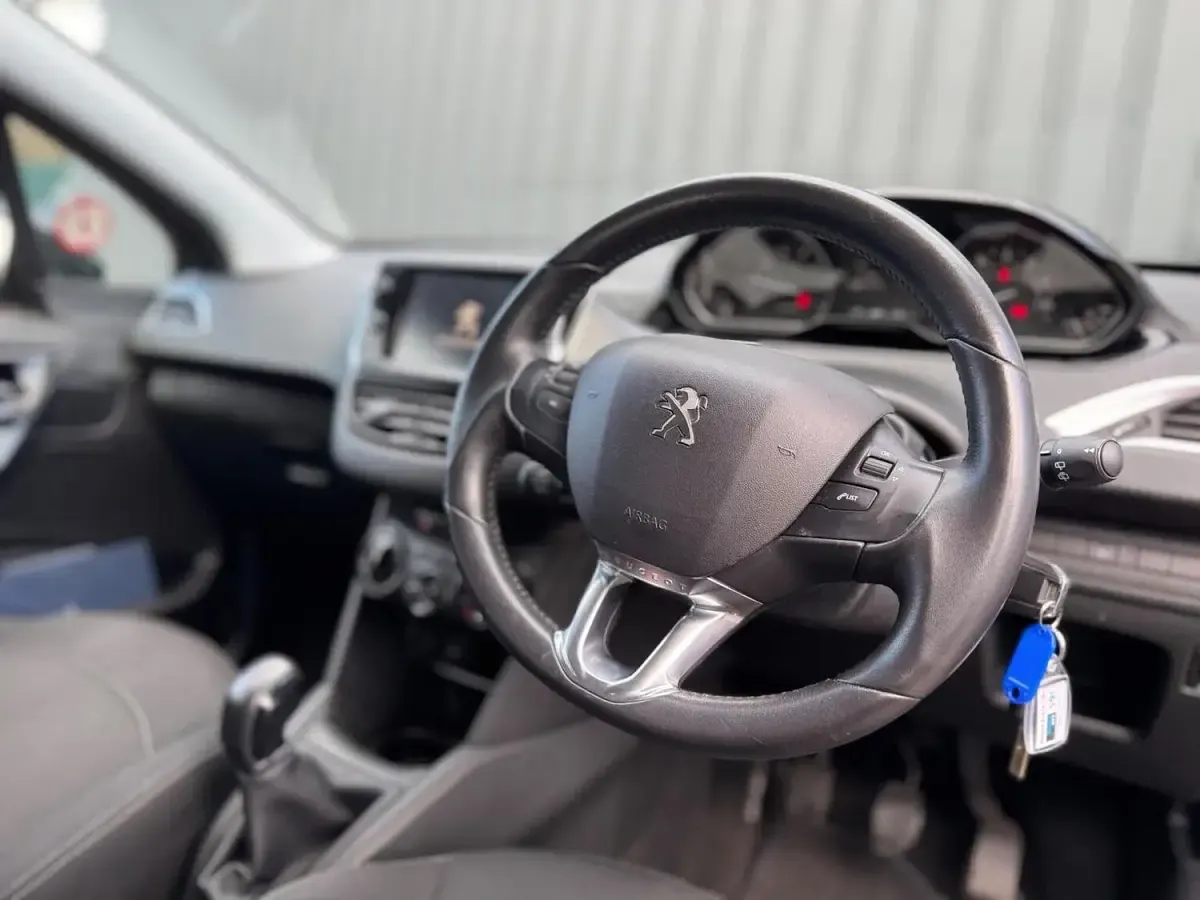 Käytetty Peugeot 208 Active 2019 Harmaa Viistoperä