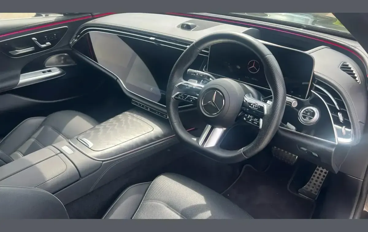 Usado Mercedes E300 AMG Line Premium Plus 313 HP (230 kW) 2024 Cinzento Carrinha