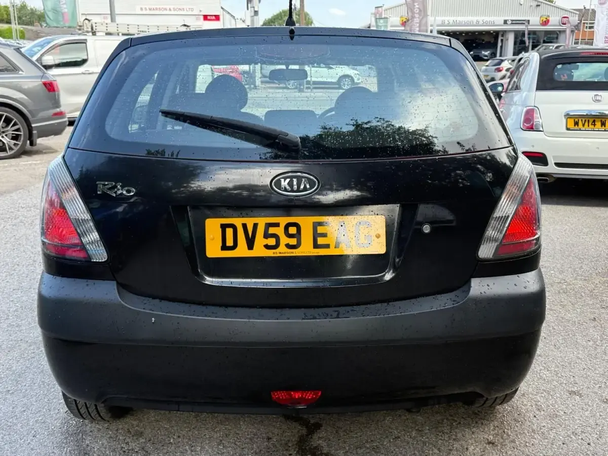 Used Kia Rio 97 HP (71 kW) 2009 Black Hatchback