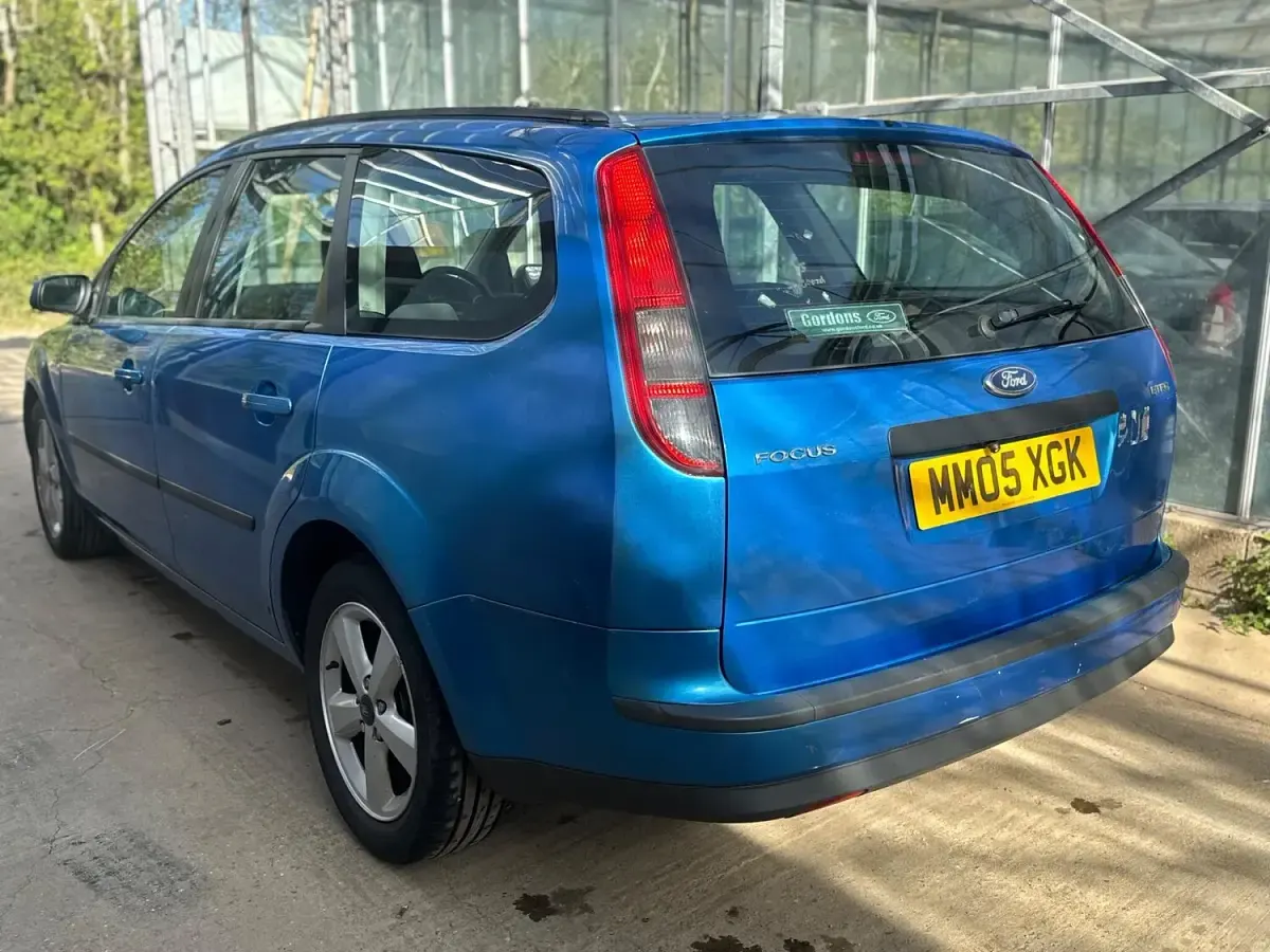 Used Ford Focus Zetec 100 HP (73 kW) 2005 Blue Estate