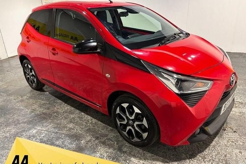 Used Toyota Aygo Trend 72 HP (52 kW) 2021 Red Hatchback