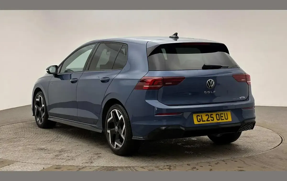 Used VW Golf VIII R-line 147 HP (108 kW) 2025 Blue Hatchback