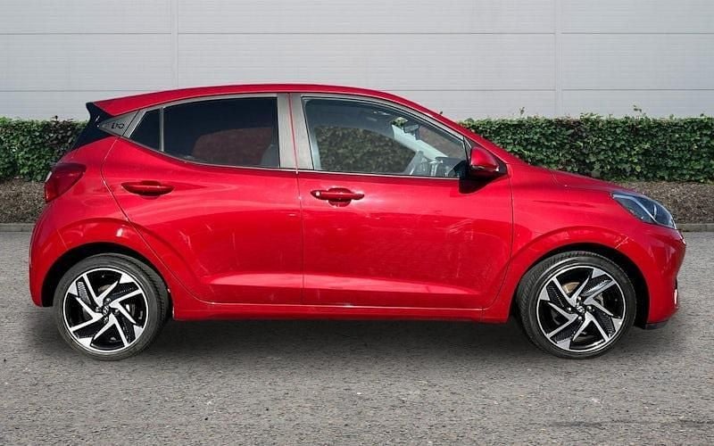 Used Hyundai i10 Premium 84 HP (61 kW) 2022 Red Hatchback