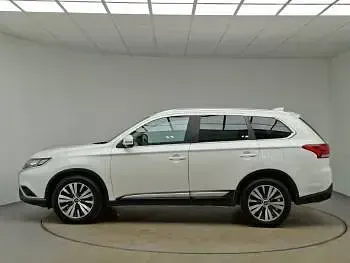Used Mitsubishi Outlander 150 HP (110 kW) 2019 White SUV