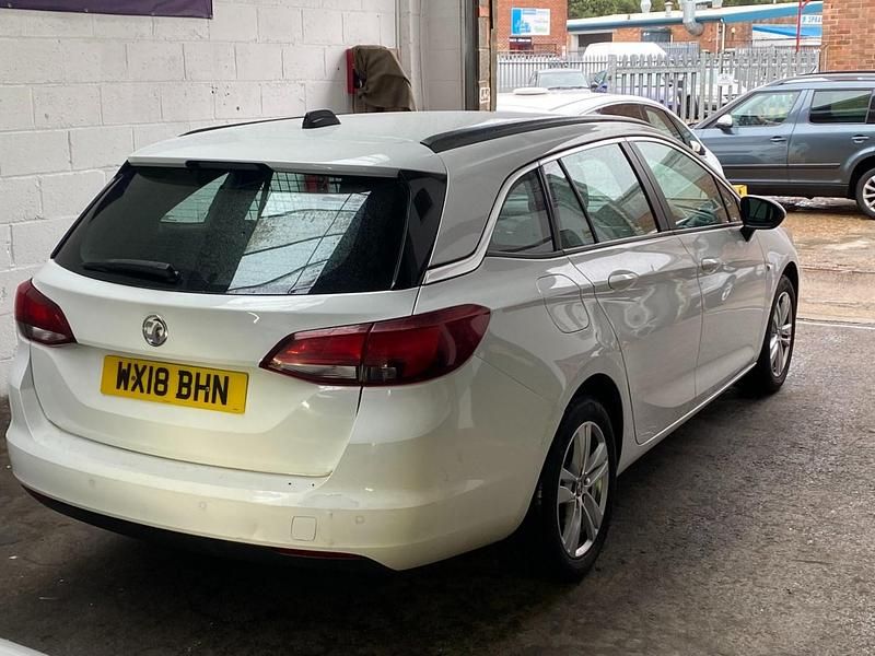 Second-hand Vauxhall Astra 2018 Alb Break