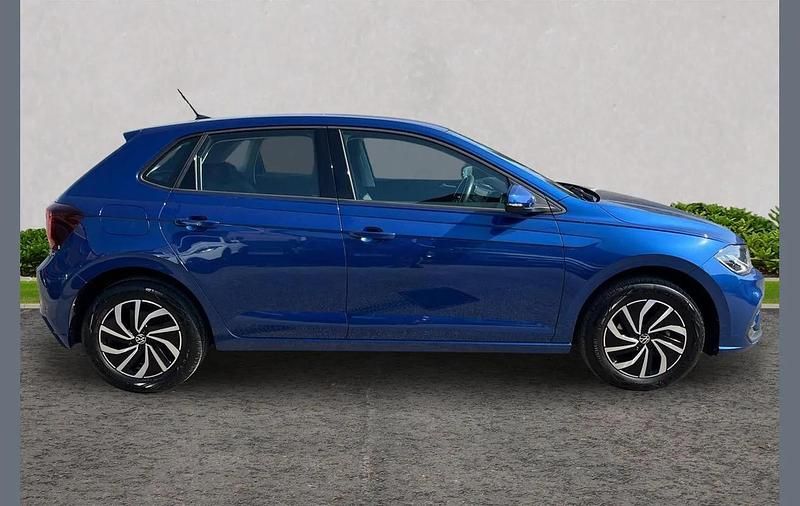 Used VW Polo Life 95 HP (69 kW) 2024 Blue Hatchback