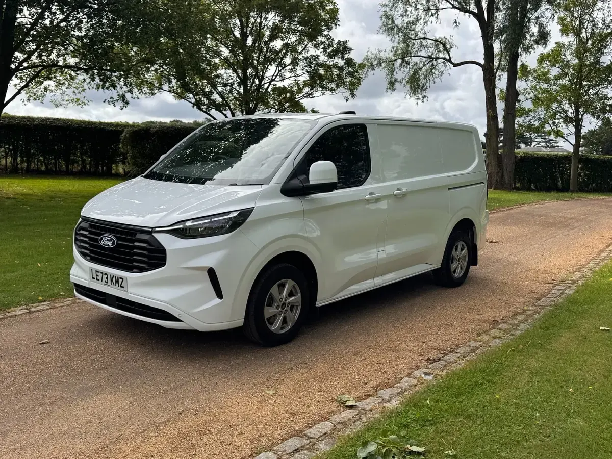 Used Ford Transit Custom Limited 136 HP (100 kW) 2024 White Van