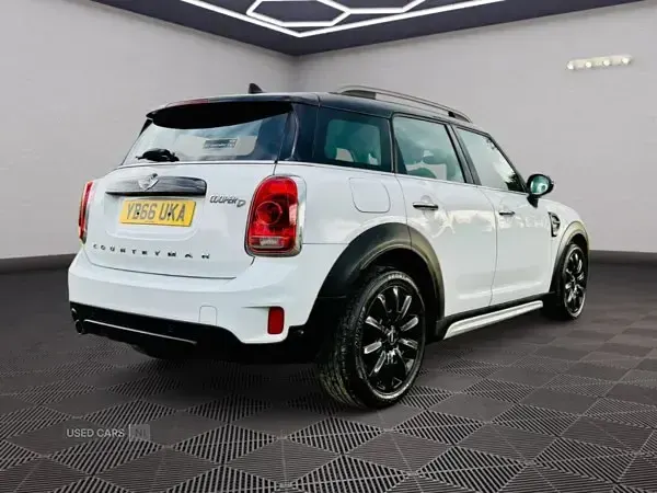Używany Mini Cooper D 150 KM (110 kW) 2017 Biały Hatchback