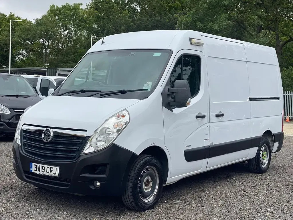Used Vauxhall Movano 130 HP (95 kW) 2019 White MPV