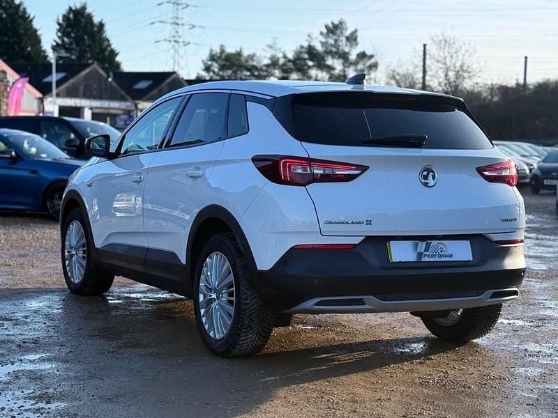 Used Vauxhall Grandland X Sport 120 HP (88 kW) 2018 White SUV