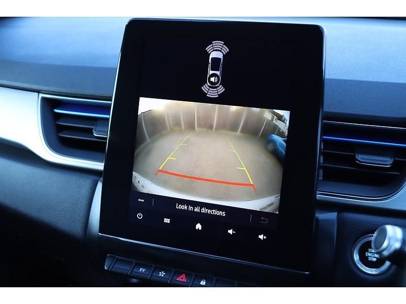 Used Renault Captur 158 HP (116 kW) 2021 Arctic white with diamond black roof SUV