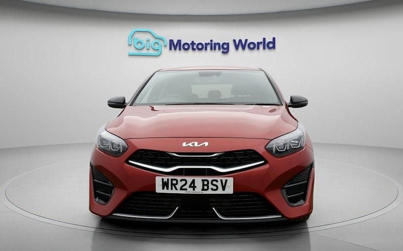 Usado Kia Ceed GT-Line 160 HP (117 kW) 2023 Vermelho Citadino