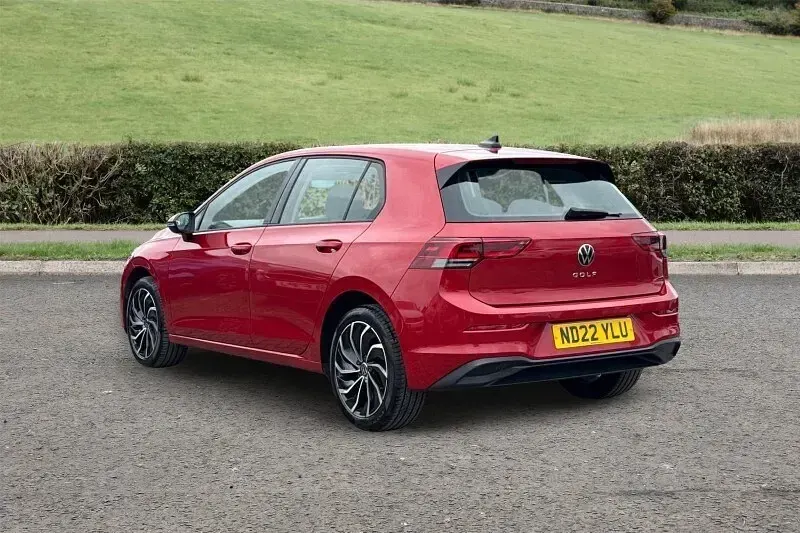 Used VW Golf VIII Life 110 HP (80 kW) 2022 Red Hatchback