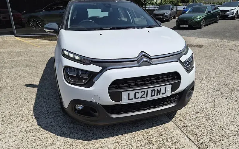 Used Citroën C3 PureTech 83 HP (61 kW) 2021 White Hatchback