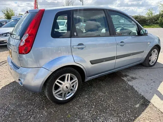 Used Ford Fiesta Ghia 100 HP (73 kW) 2006 Blue Hatchback