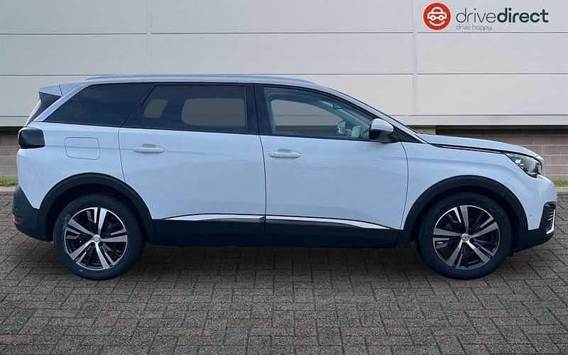 Used Peugeot 5008 Allure 131 HP (96 kW) 2019 White Estate