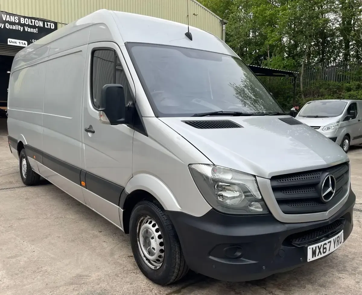 Używany Mercedes Sprinter 140 KM (102 kW) 2017 Srebrny Van