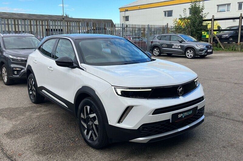 White Used 2021 Vauxhall Mokka Elite SUV | £16,895 (Fair price) - Image 1/4