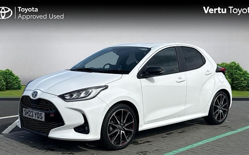 Used Toyota Yaris Hybrid Sport 116 HP (85 kW) 2023 White Hatchback