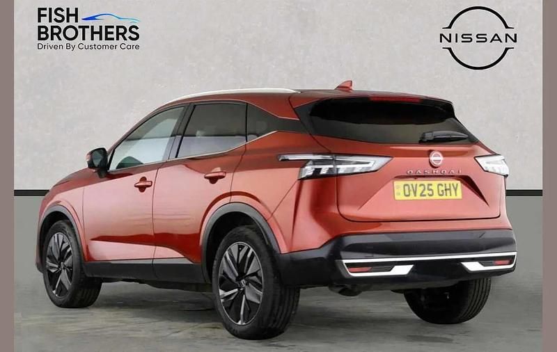 Used Nissan Qashqai Tekna 155 HP (114 kW) 2025 Red SUV