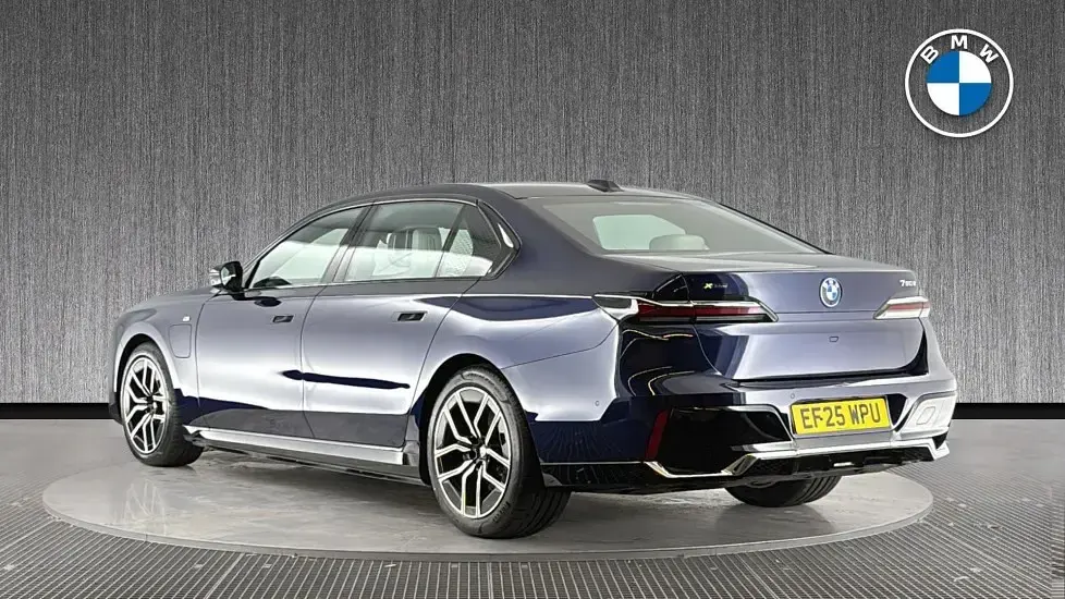 Used BMW 750e M Sport 482 HP (354 kW) 2025 Blue Sedan