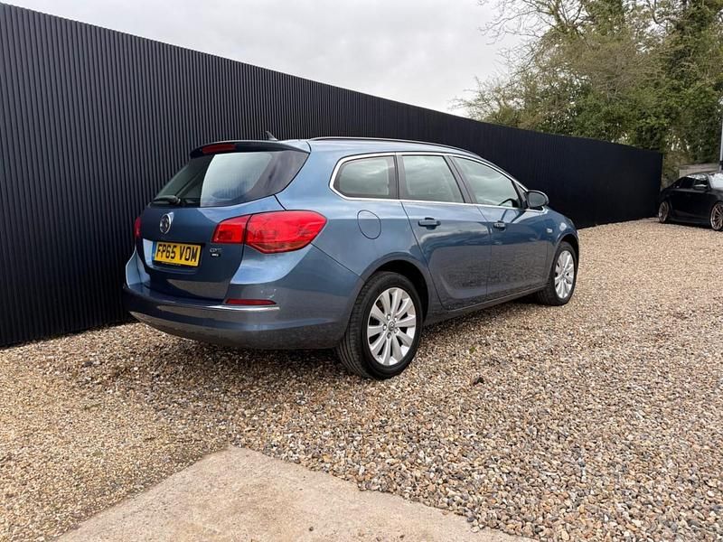 Second-hand Vauxhall Astra S 110 CP (80 kW) 2015 Albastru Break