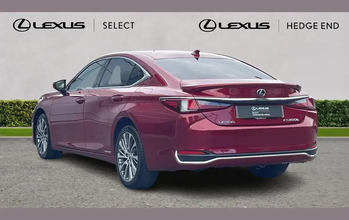 Used Lexus ES300H 214 HP (157 kW) 2021 Red Sedan