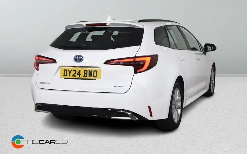 Used Toyota Corolla 140 HP (102 kW) 2024 White Estate