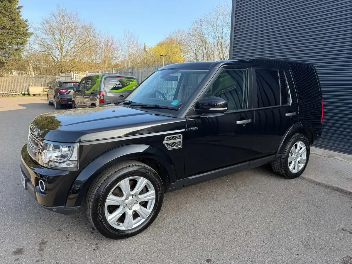 Used Land Rover Discovery SE 256 HP (188 kW) 2015 Black SUV