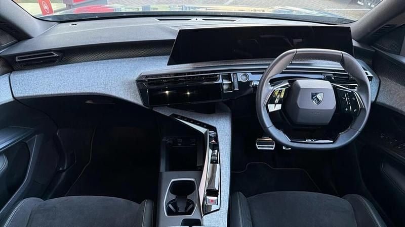 Second-hand Peugeot e-3008 GT 152 kW (207 CP) 2024 Albastru SUV
