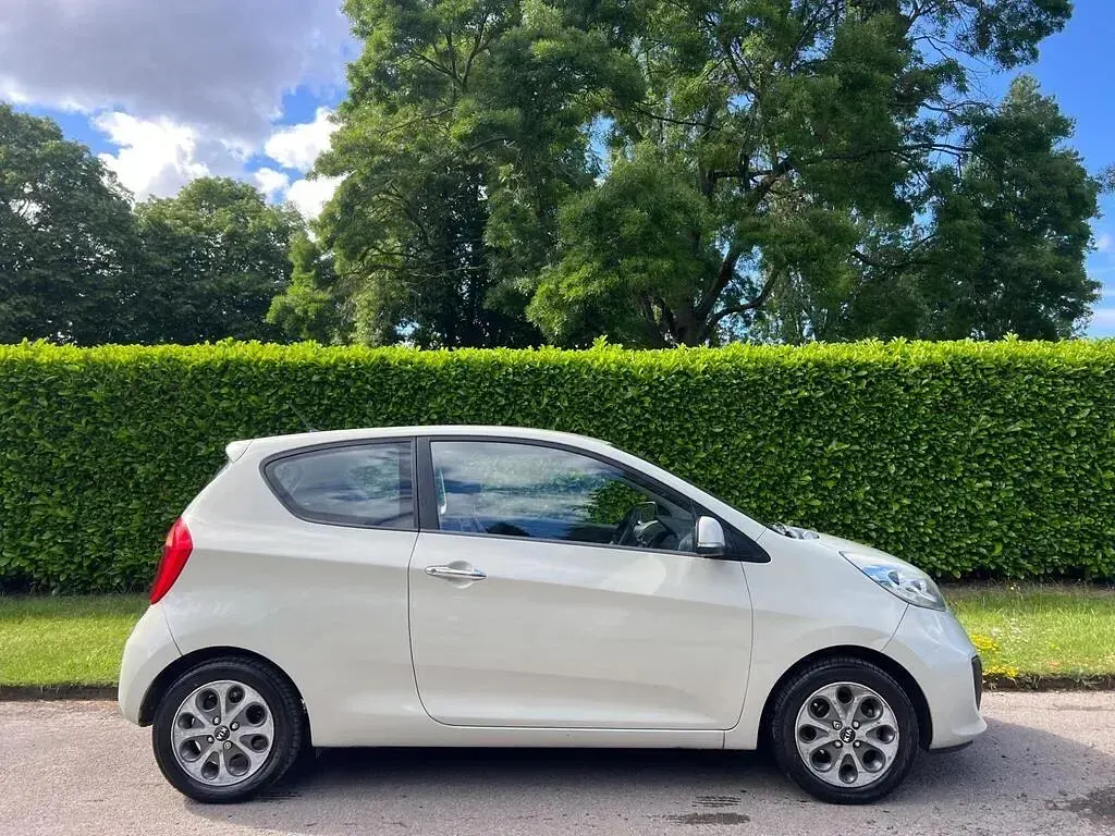 Used Kia Picanto 84 HP (61 kW) 2014 Beige Hatchback