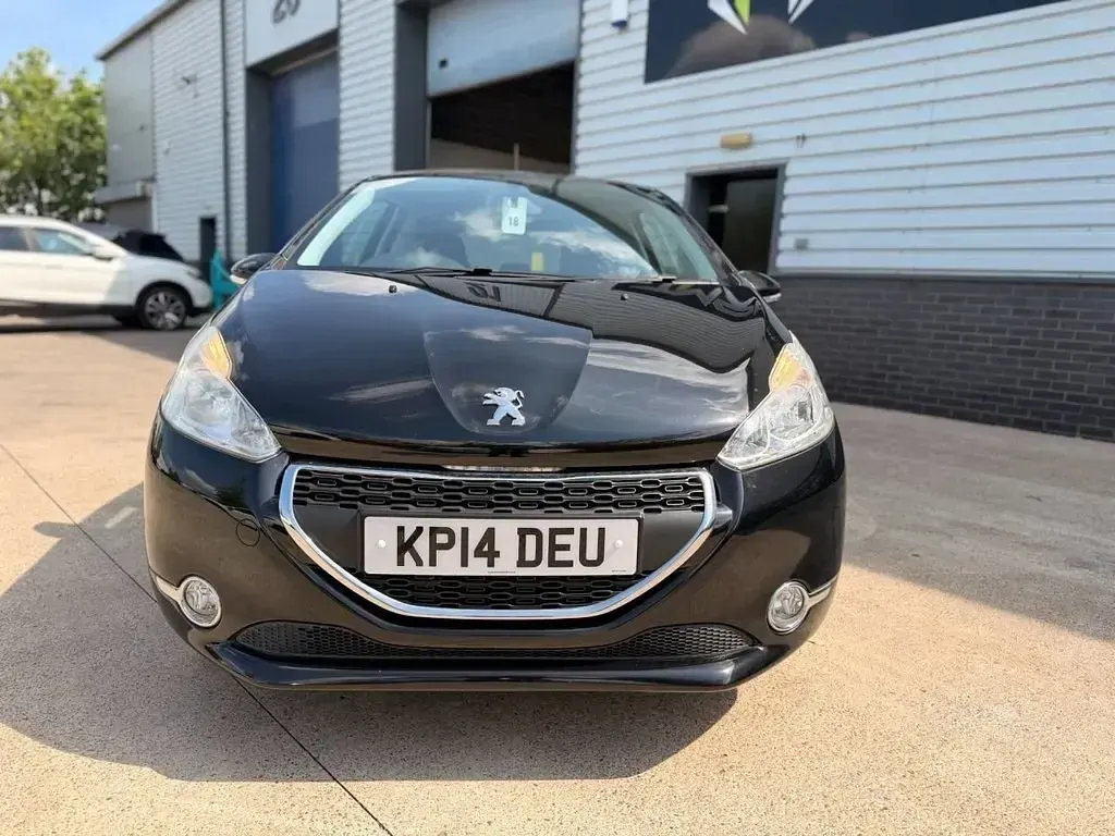 Używany Peugeot 208 Active 2014 Czarny Hatchback
