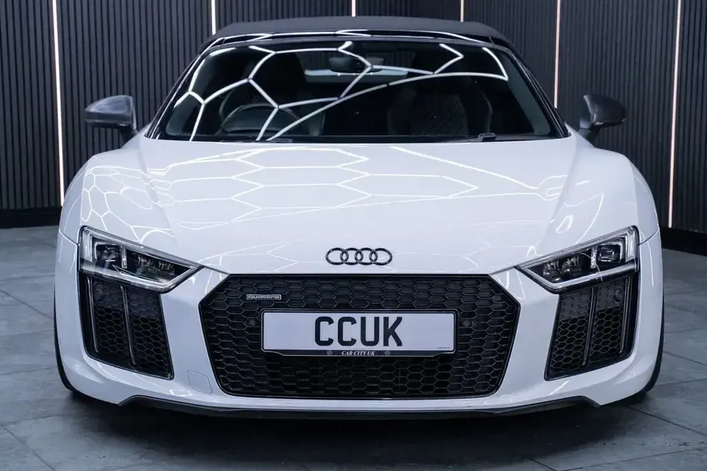 Begagnad Audi R8 Spyder Advanced 540 HK (397 kW) 2018 Grå Cab
