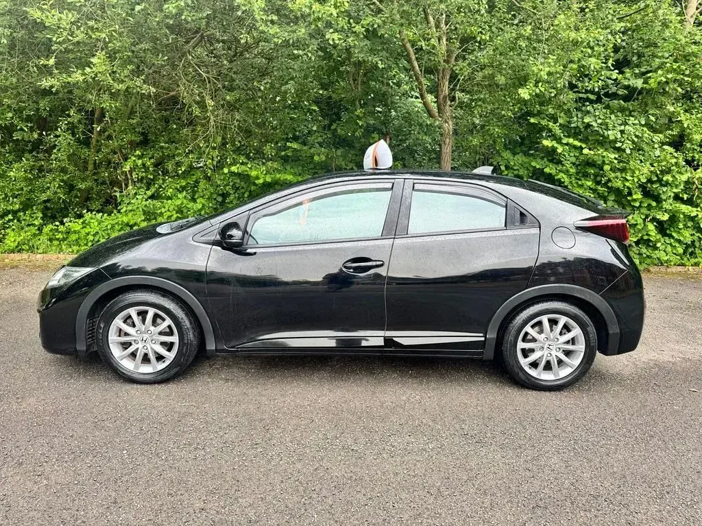 Used Honda Civic SE Plus 120 HP (88 kW) 2015 Black Hatchback