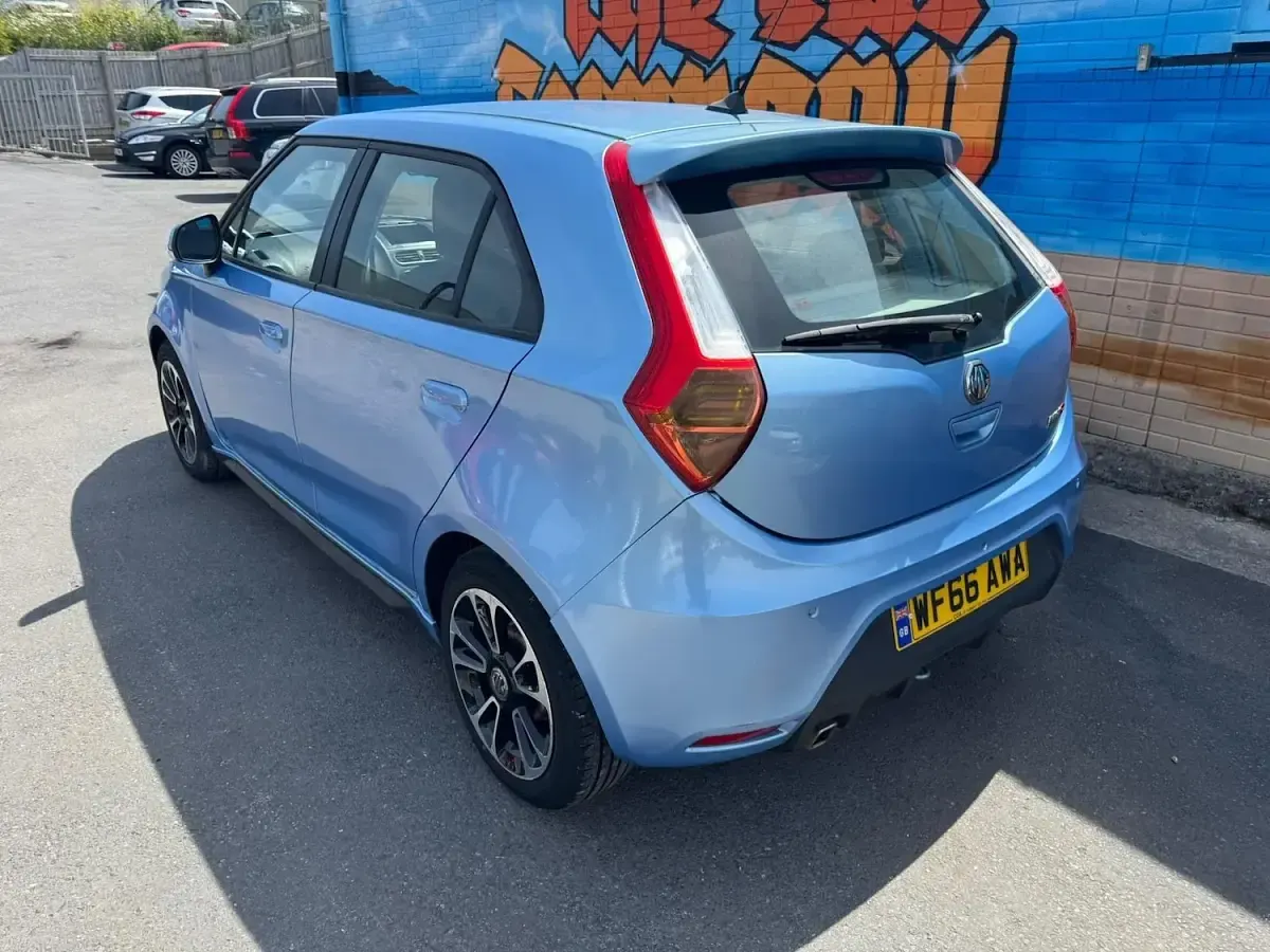 Used MG MG3 106 HP (77 kW) 2016 Blue Hatchback