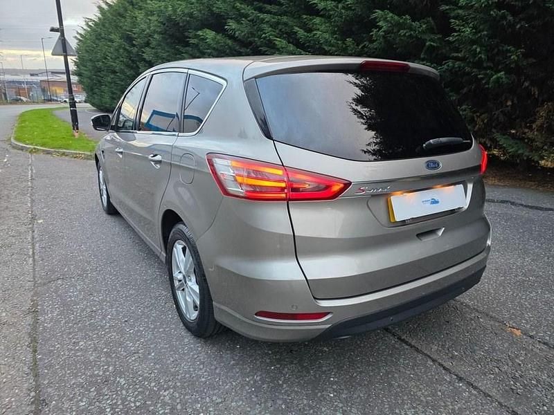 Used Ford S-MAX Titanium 160 HP (117 kW) 2018 Silver MPV