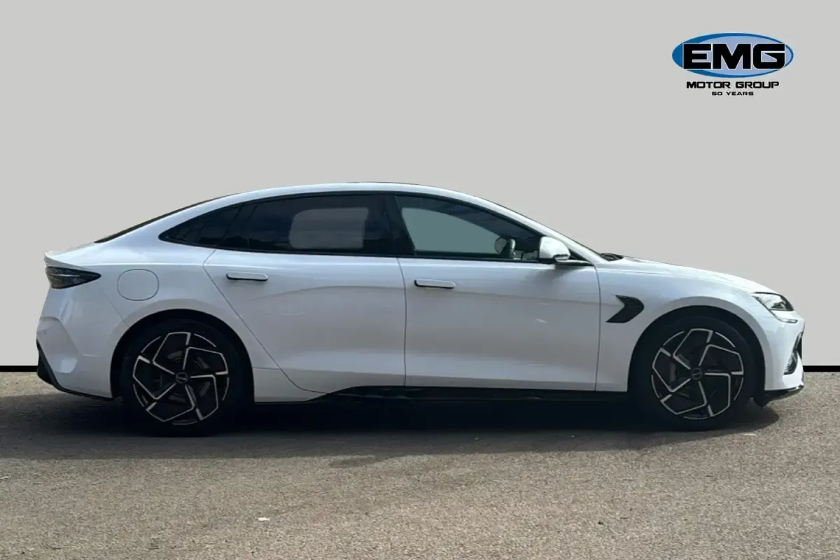 Used BYD Seal 389 kW (530 HP) 2025 White Sedan