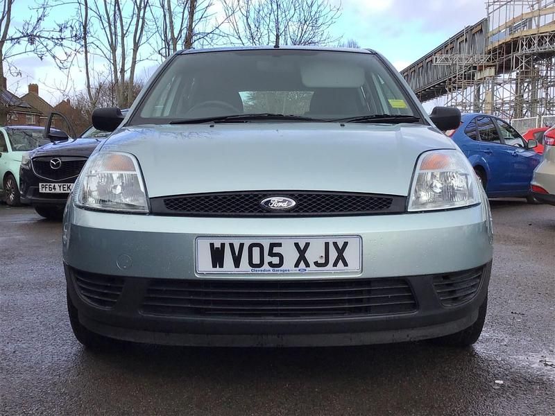 Used Ford Fiesta Finesse 67 HP (49 kW) 2005 Green Hatchback