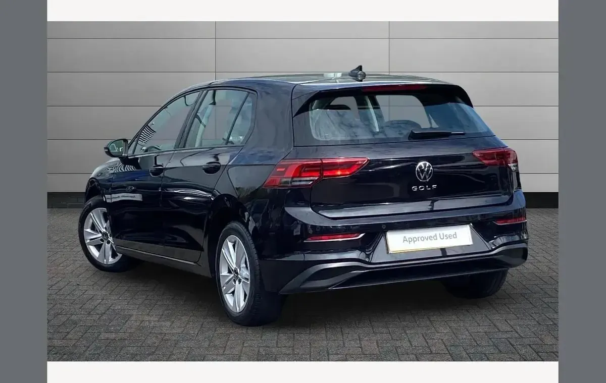 Used VW Golf VIII Life 147 HP (108 kW) 2021 Black Hatchback