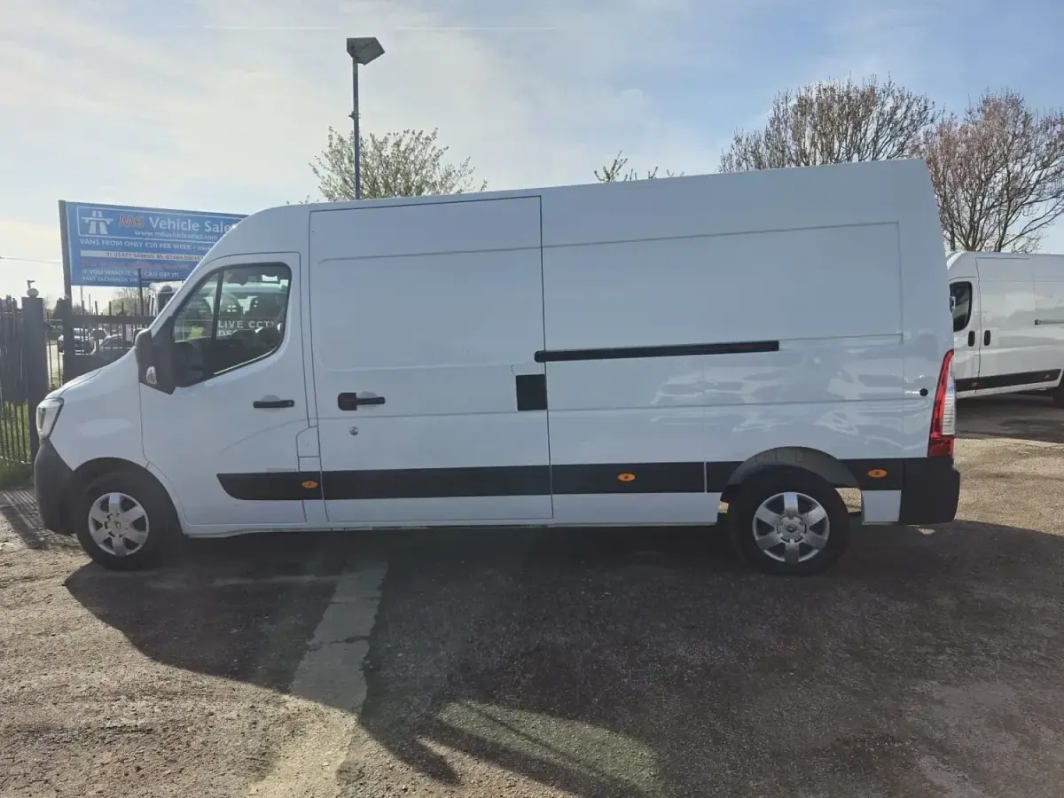 Käytetty Renault Master Business 2023 Valkoinen Tila-auto