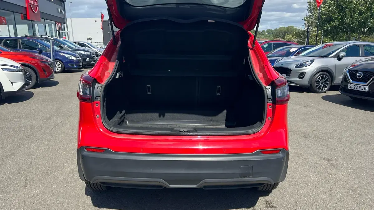 Used Nissan Qashqai Acenta Premium 140 HP (102 kW) 2020 Red SUV
