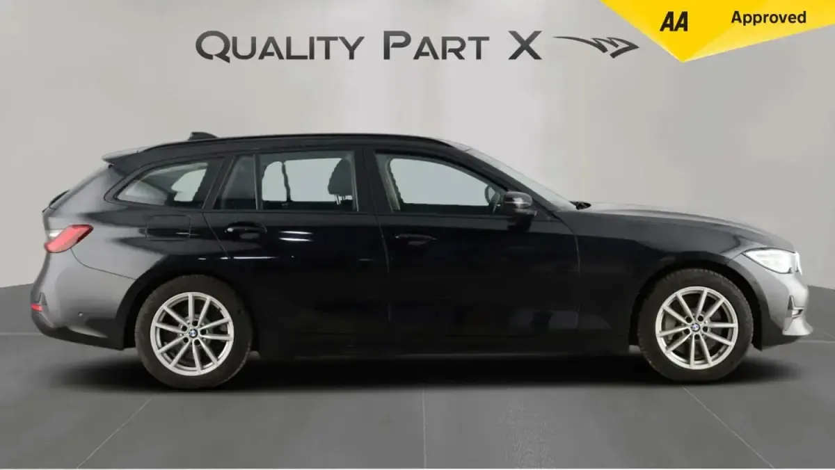Begagnad BMW 330e 2020 Svart Kombi