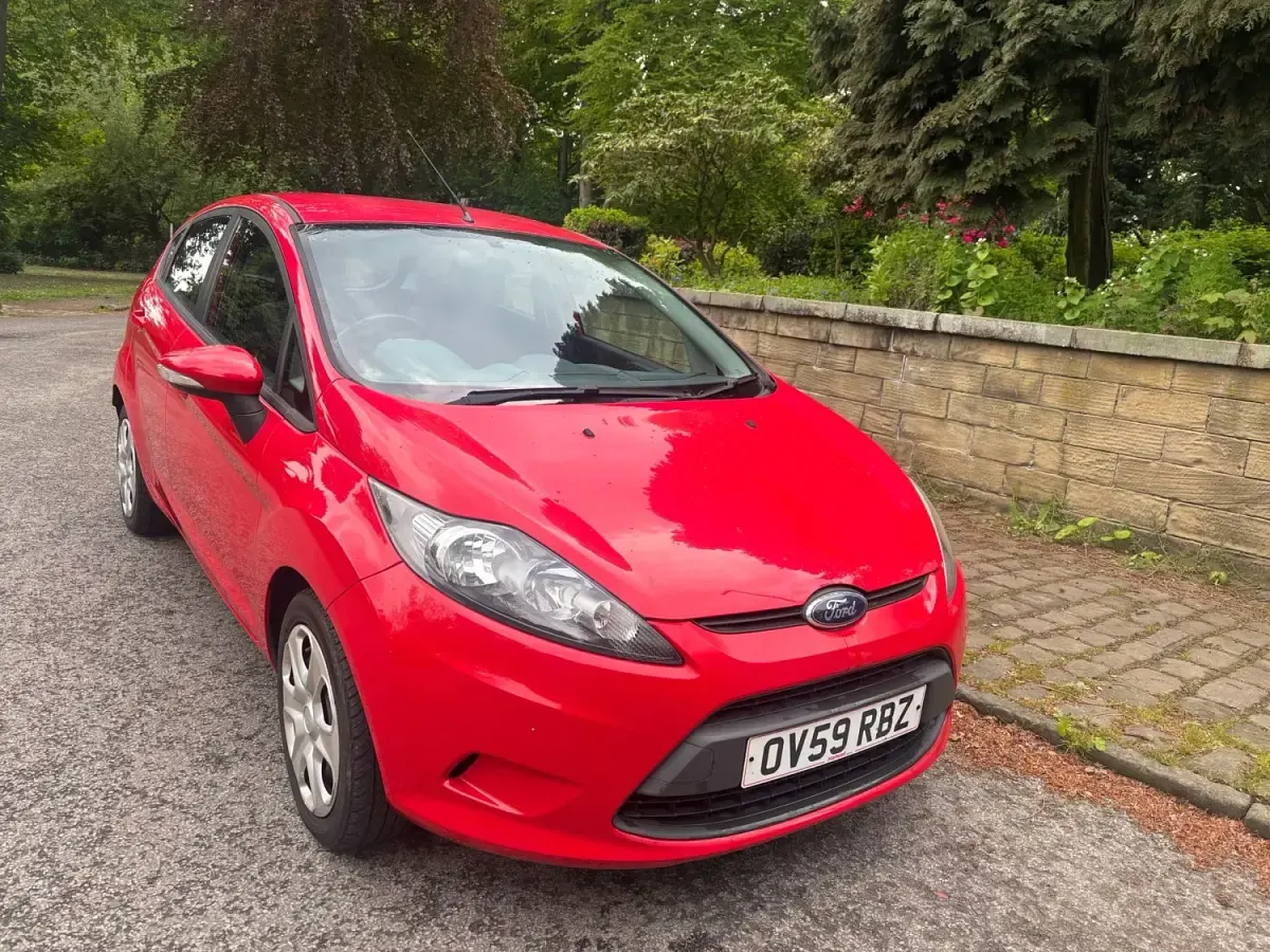 Usado Ford Fiesta 67 HP (49 kW) 2010 Vermelho Citadino