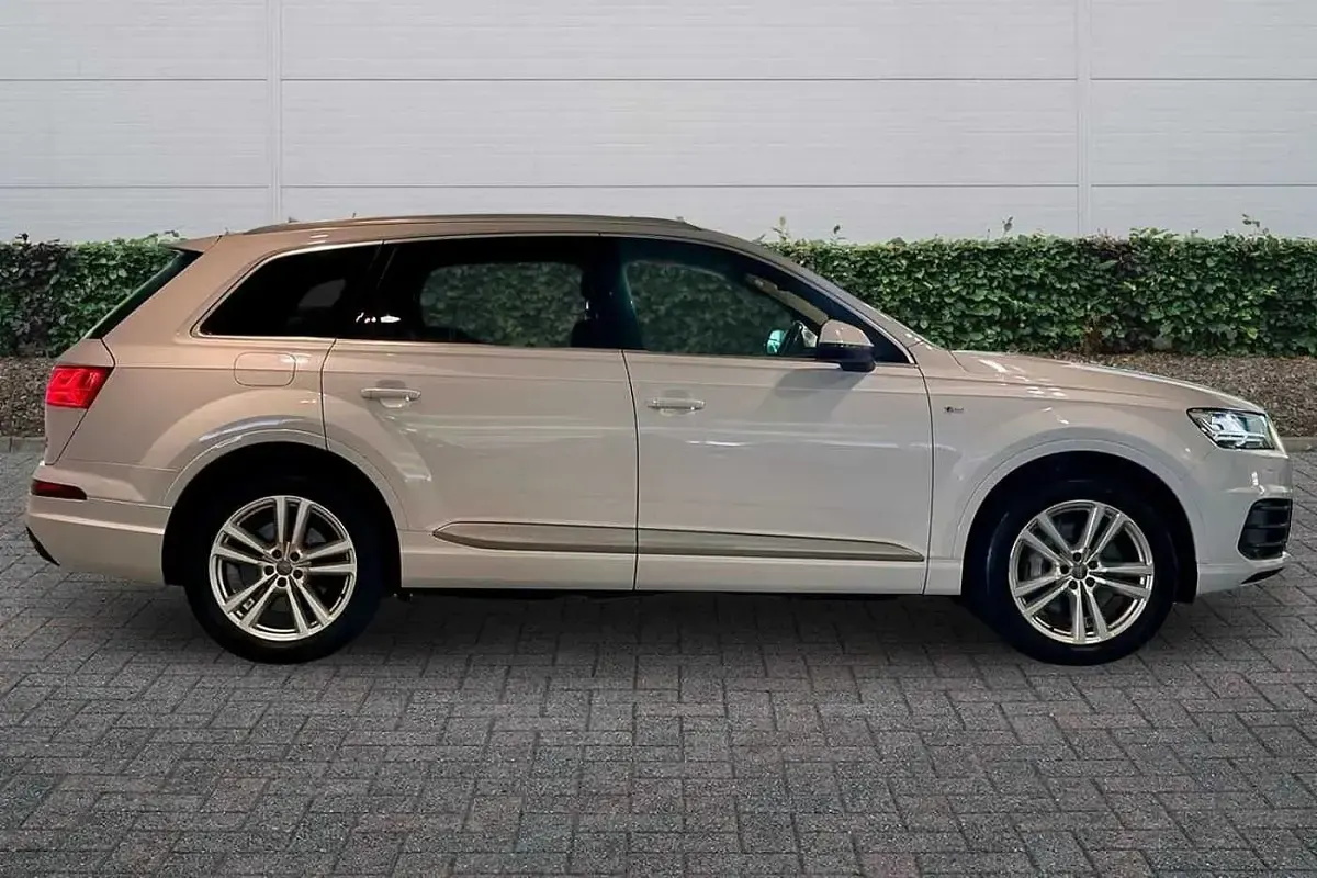 Used Audi Q7 S-Line 267 HP (196 kW) 2019 White SUV